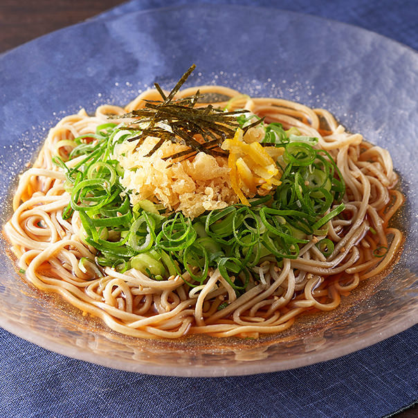【北海道幌加内直送そば粉使用】<br />
九条葱蕎麦