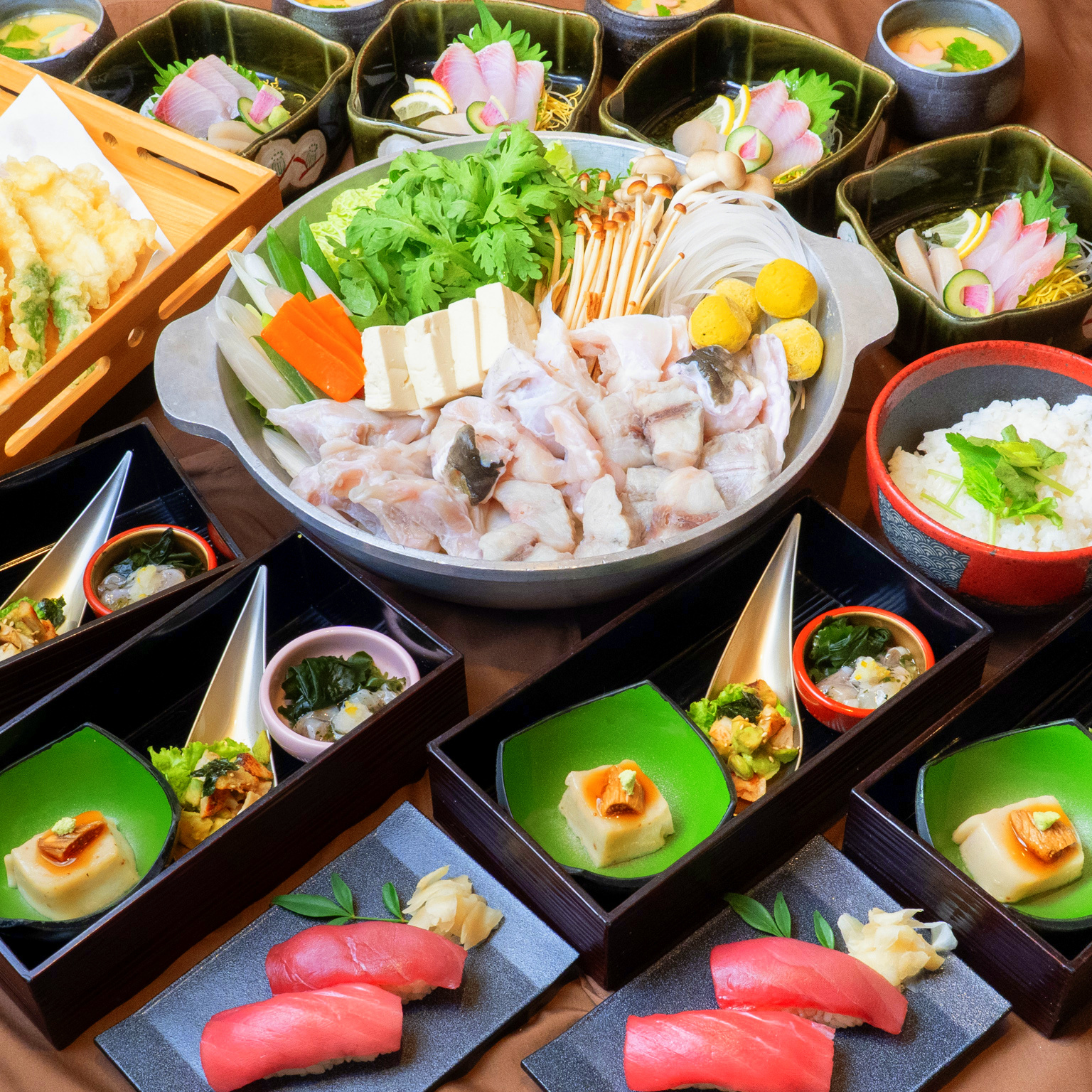 選べるご馳走鍋と生本まぐろ握りを味わう【贅沢鍋コース】